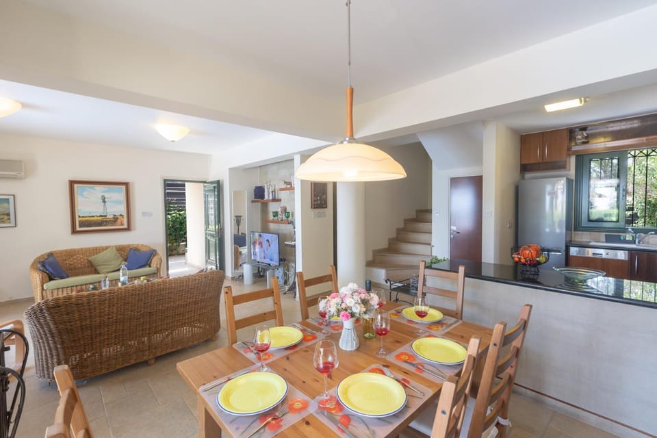 Living room, Seating area, Dining area, kitchen