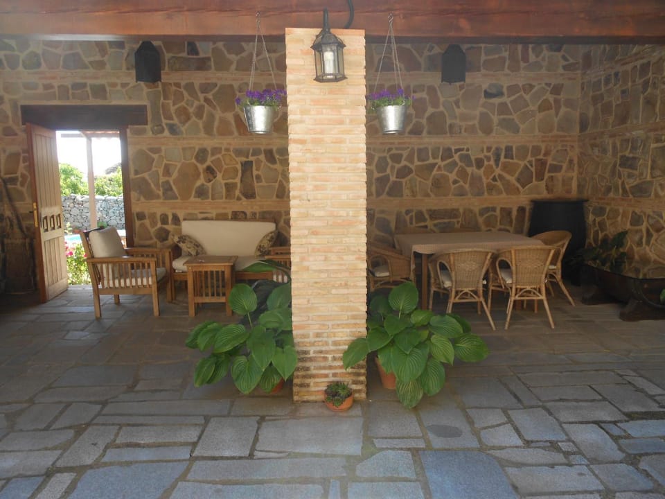 Patio, BBQ facilities, Garden