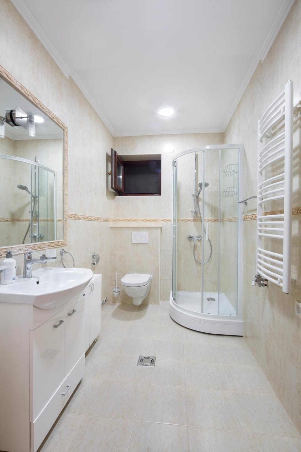 Summer, Bathroom