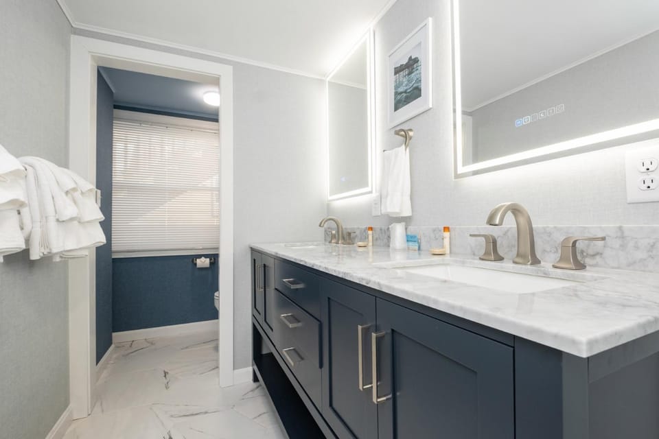 Bathroom, towels