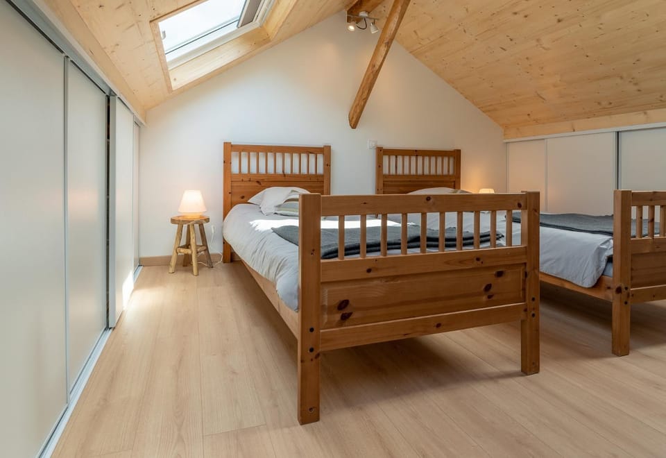 Bed, Bedroom, Mountain view, Mountain view, Family, Family