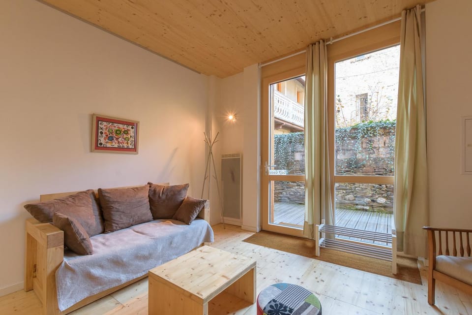 Living room, Seating area, Mountain view, Mountain view, Family, Family