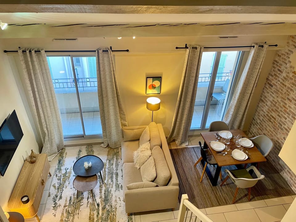 Duplex rénové avec balcon - Vieux Port Cannes Apartment in Cannes