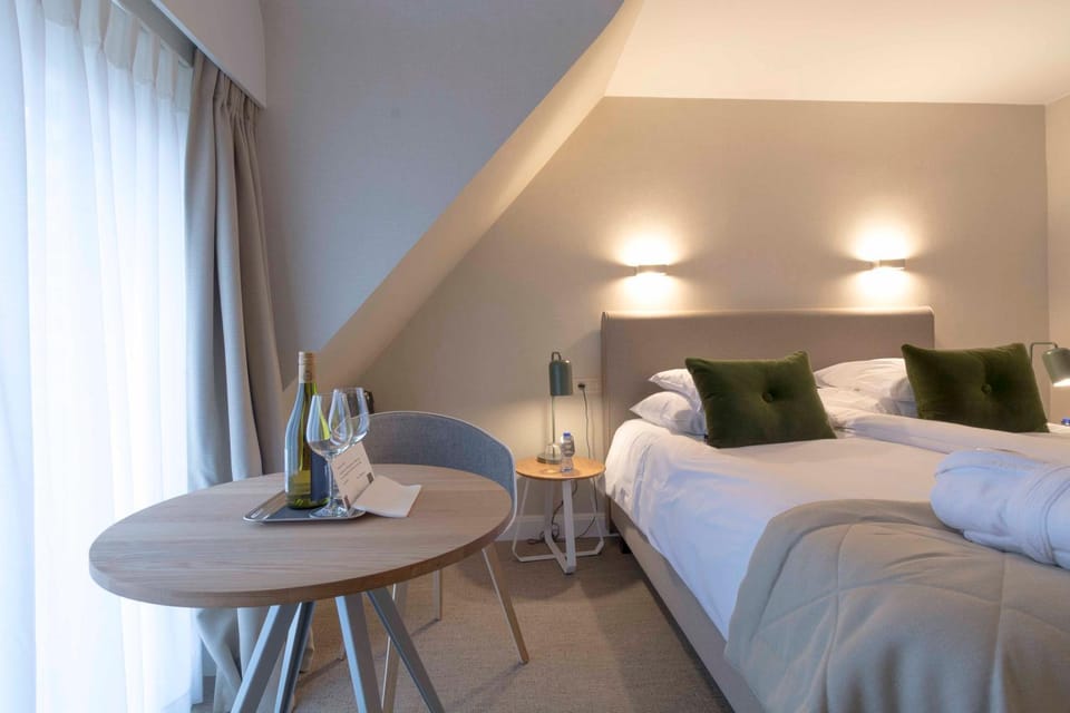 Seating area, Bedroom