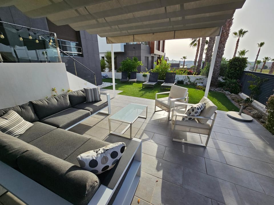 Seating area, sunbed