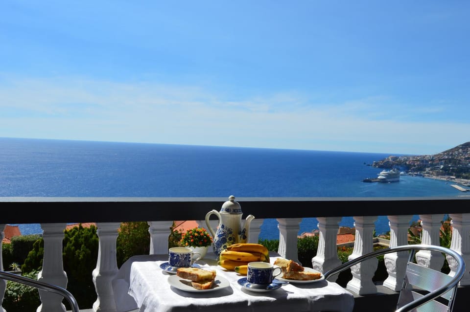 City view, Sea view