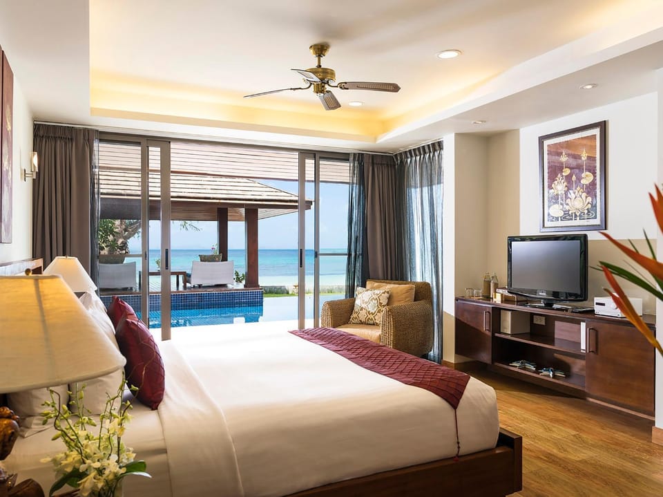Bed, TV and multimedia, View (from property/room), Photo of the whole room, Bedroom