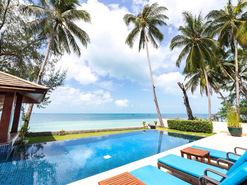 View (from property/room), Beach, Swimming pool, sunbed