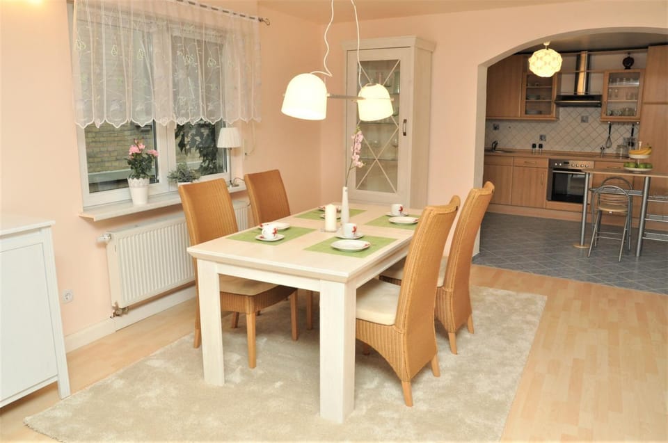 Photo of the whole room, Dining area