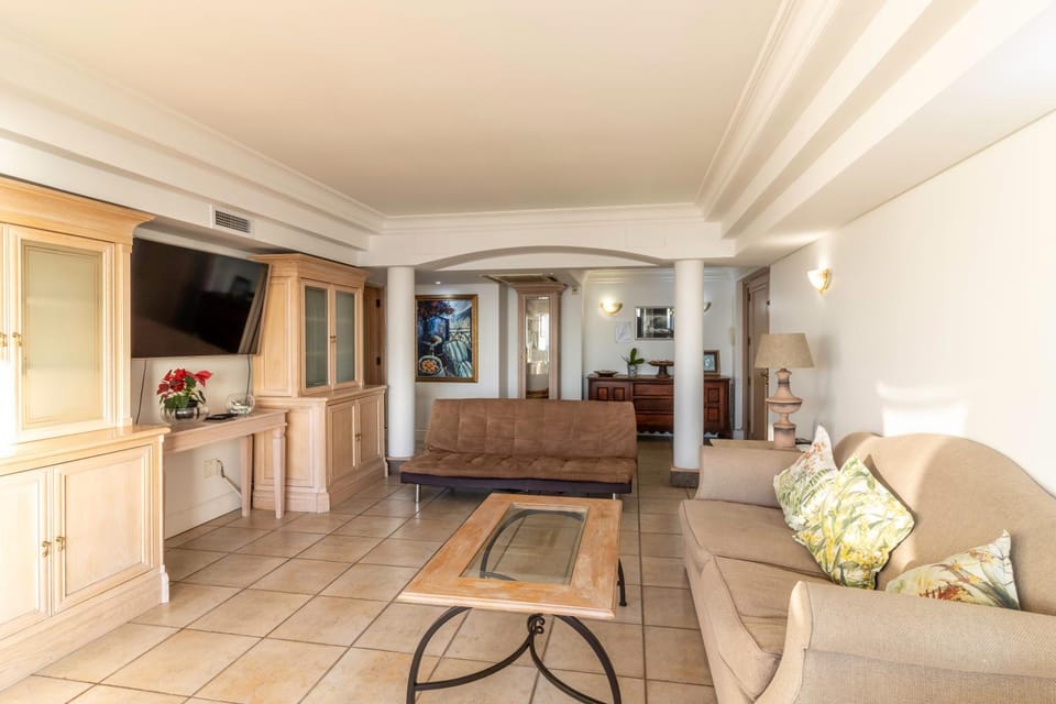 TV and multimedia, locker, air conditioner