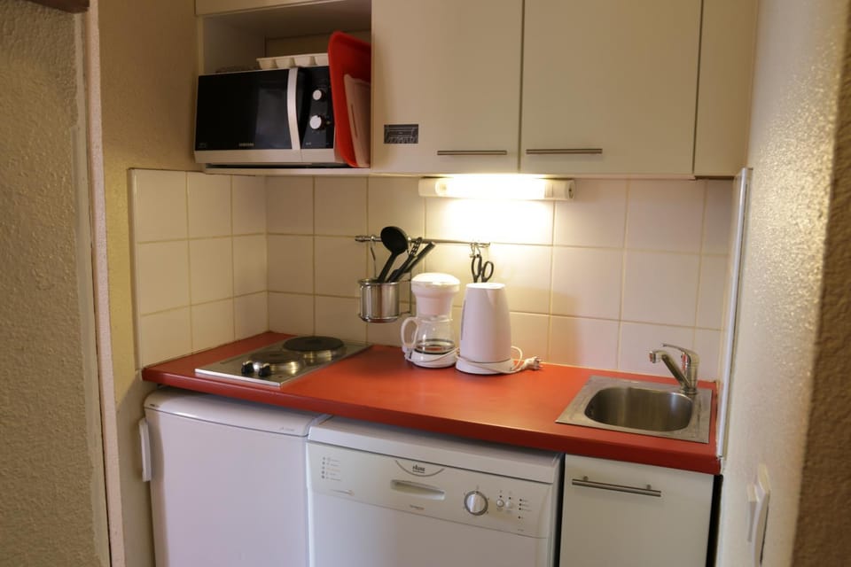 Kitchen or kitchenette, pet friendly, stove