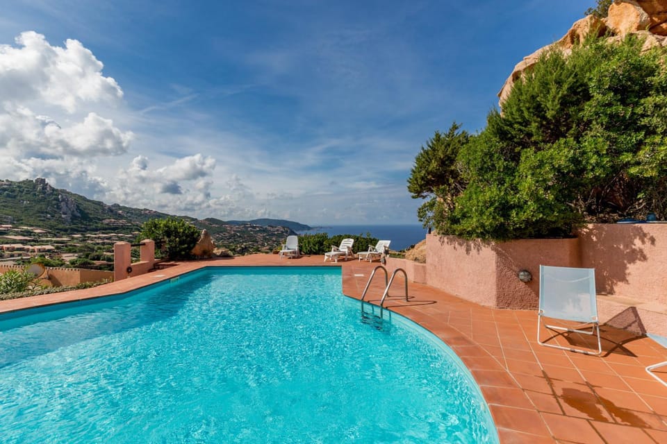 Corbezzolo Giallo Villa in Sardinia