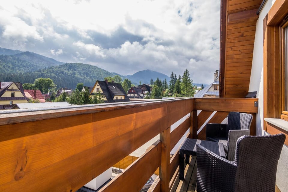 Balcony/Terrace, Mountain view