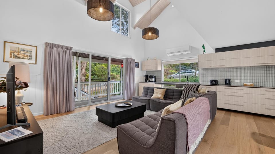 TV and multimedia, Kitchen or kitchenette, Living room