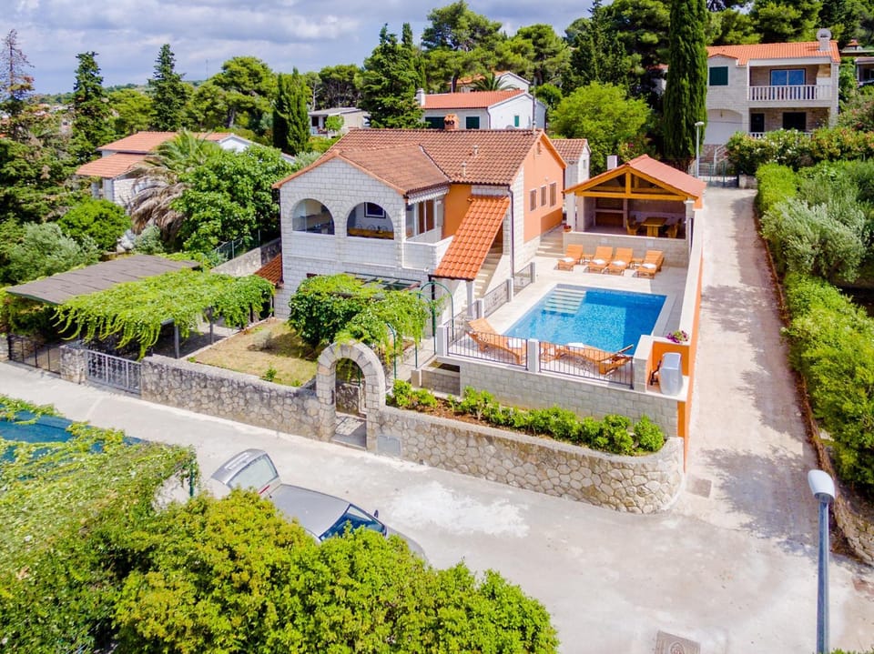 Property building, Day, Garden view, Pool view, Swimming pool