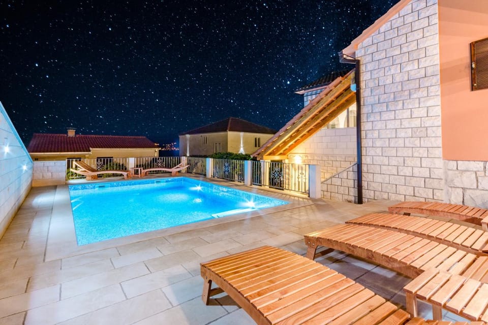 Property building, Swimming pool