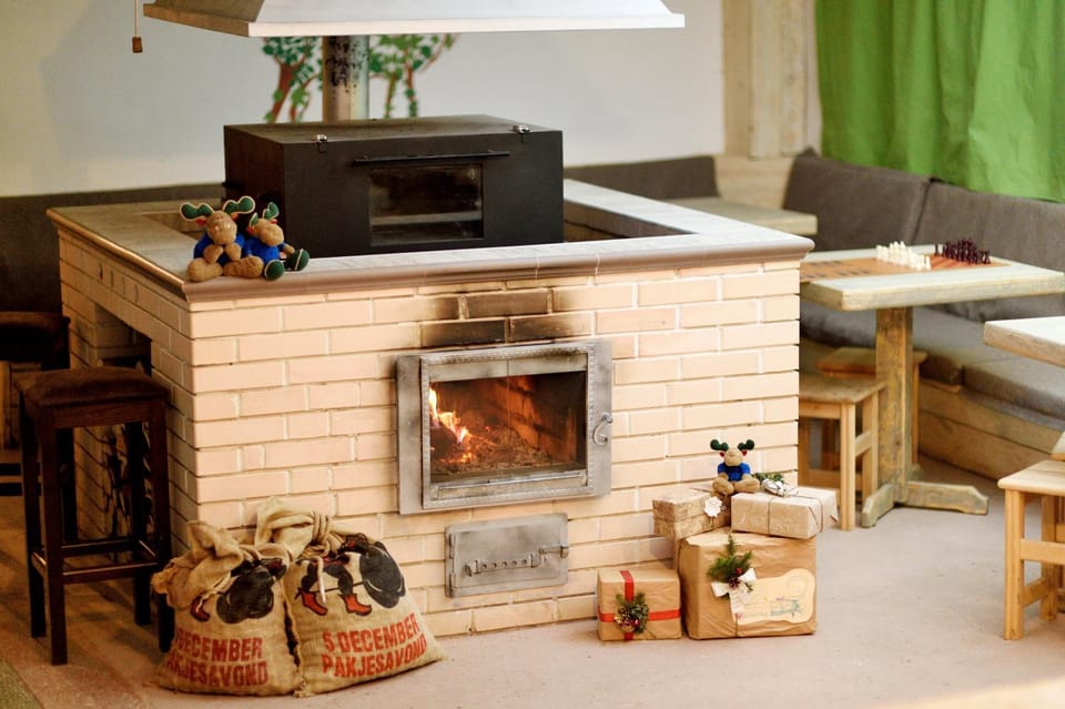 Restaurant/places to eat, Communal lounge/ TV room, Living room, Seating area