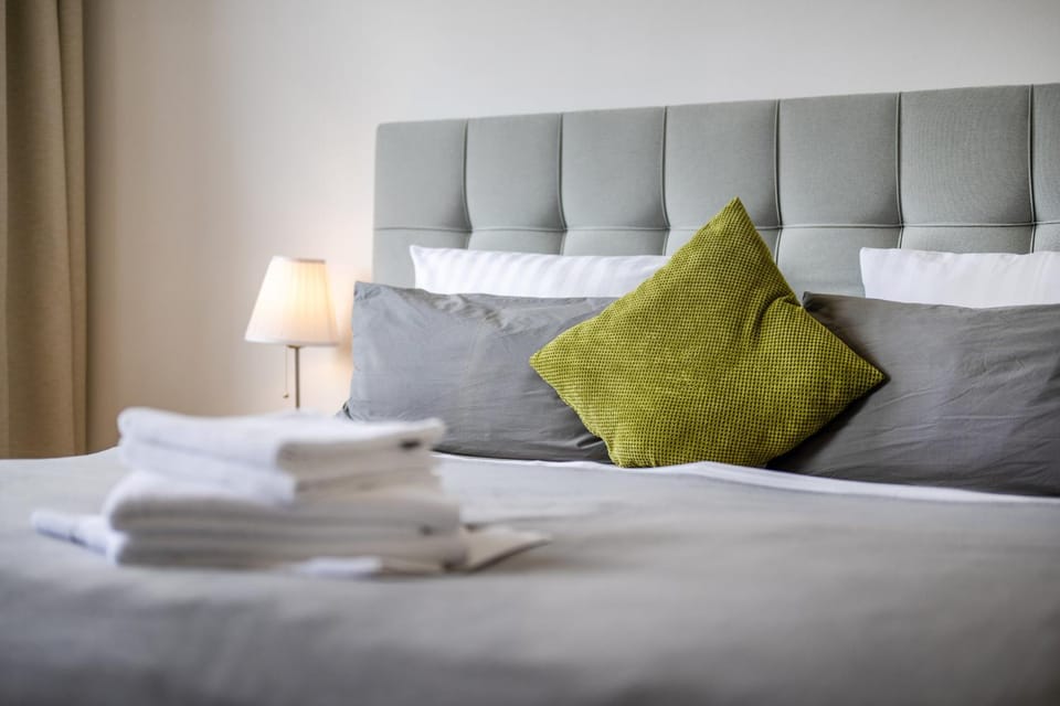 Bed, Photo of the whole room, Bedroom, towels
