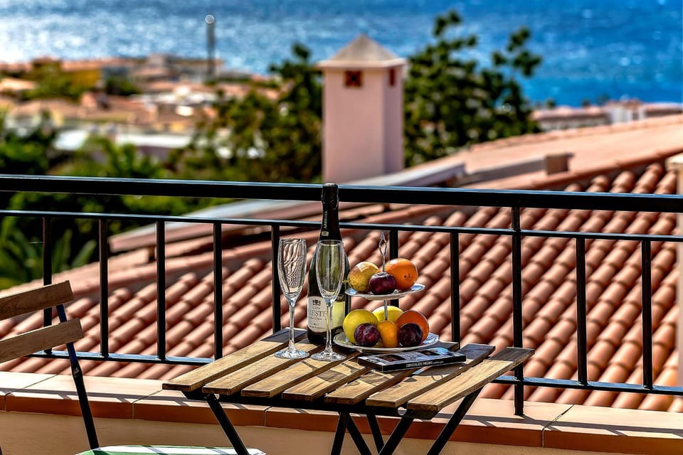 Day, View (from property/room), Balcony/Terrace, Food and drinks, Food, Sea view, Drinks