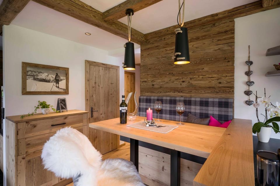 Seating area, Dining area