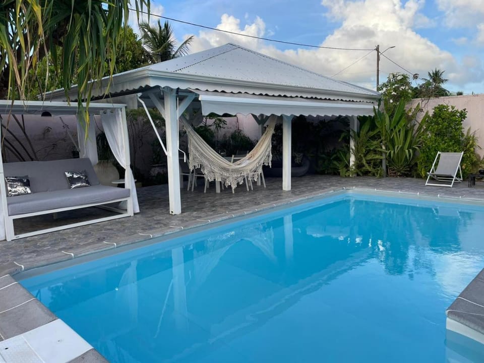 Day, Swimming pool