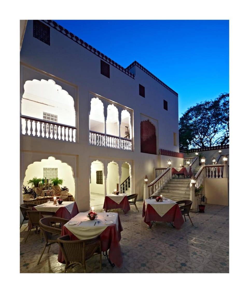 Restaurant/places to eat, Buffet breakfast