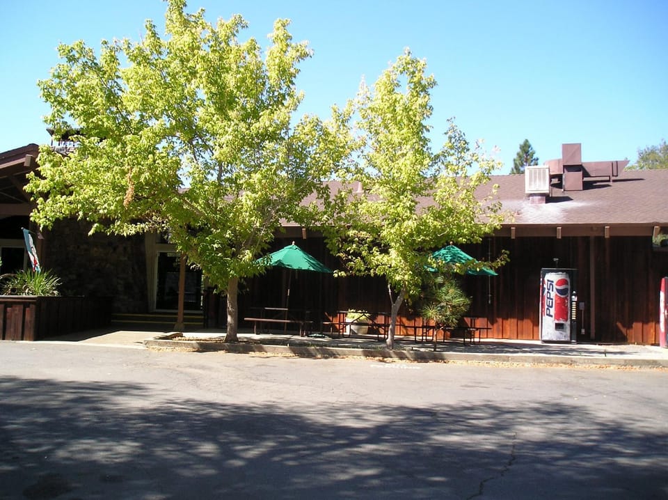 Lake of the Springs Camping Resort Cabin 1 Cabin in Sierra Nevada