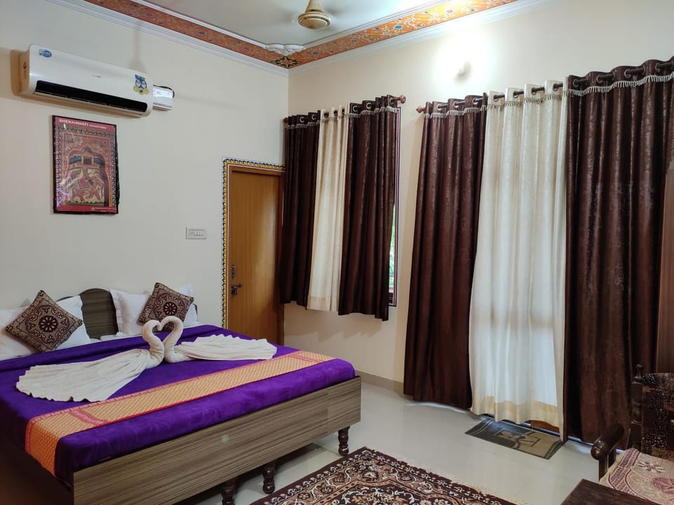 Bed, Photo of the whole room, Bedroom, Mountain view