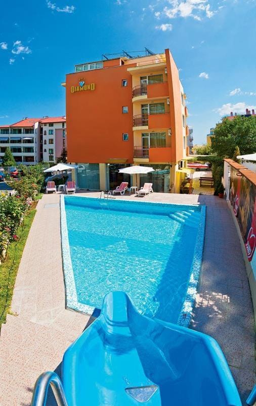Day, Summer, Children play ground, Garden, Decorative detail, On site, Swimming pool, Alcoholic drinks, Non alcoholic drinks
