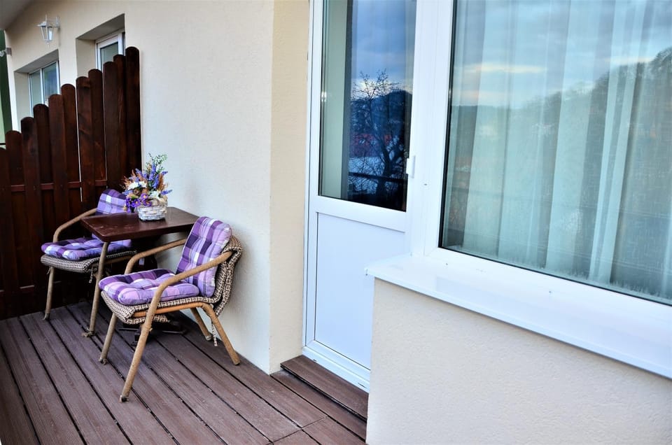 Day, Winter, Balcony/Terrace, On site, City view, Landmark view, Mountain view, Street view