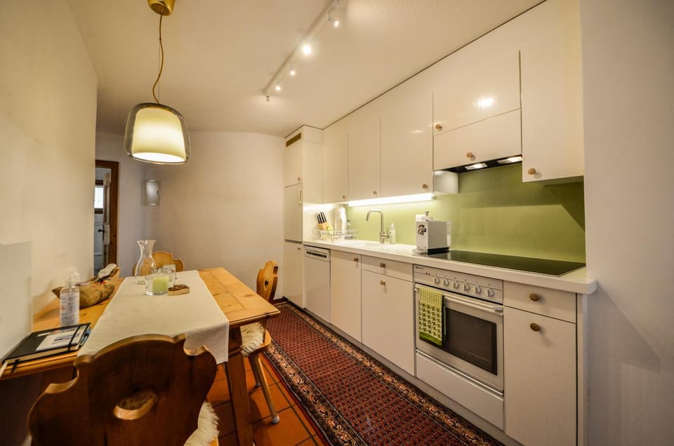 Food close-up, Kitchen or kitchenette, Food and drinks, Dining area, Food, Lunch, Dinner