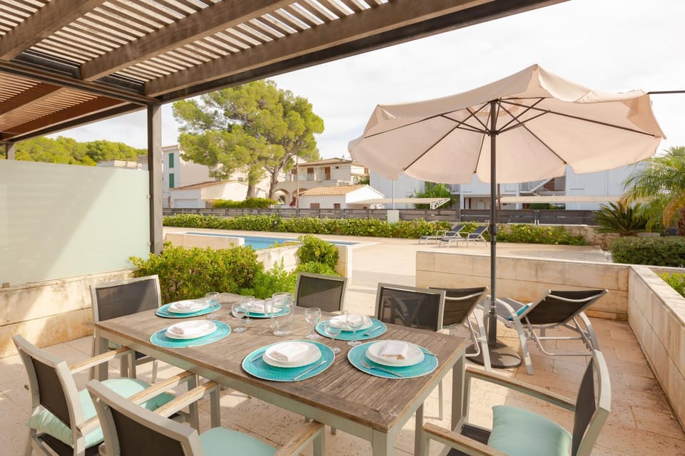 Balcony/Terrace, Dining area, Swimming pool
