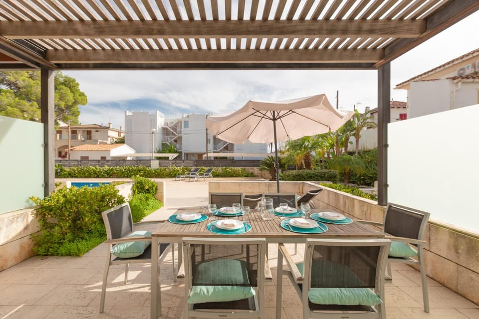 Balcony/Terrace, Dining area, Swimming pool