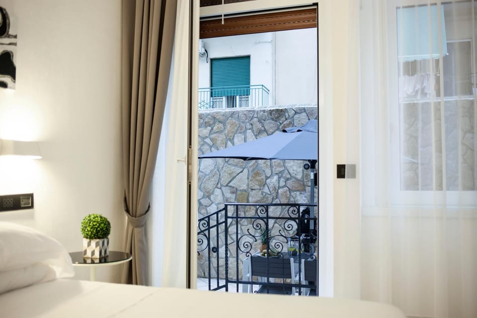 Balcony/Terrace, Photo of the whole room, Quiet street view