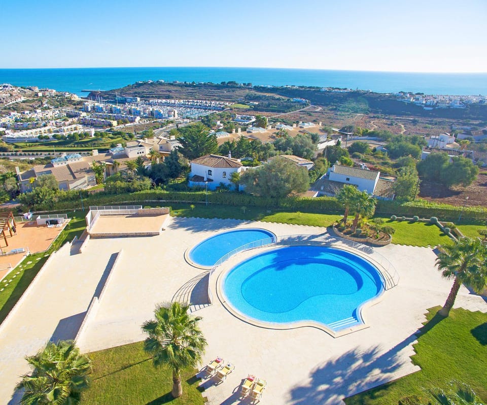 Bird's eye view, Pool view