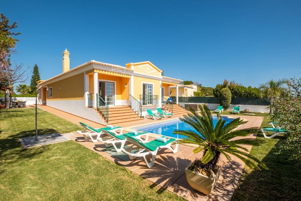 Property building, Garden, Pool view, Swimming pool