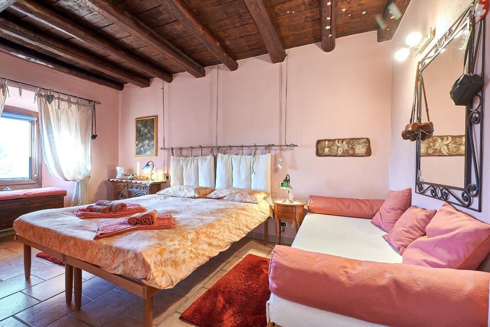 Bed, Spa and wellness centre/facilities, Photo of the whole room, Seating area, Bedroom, Breakfast, Parking, towels