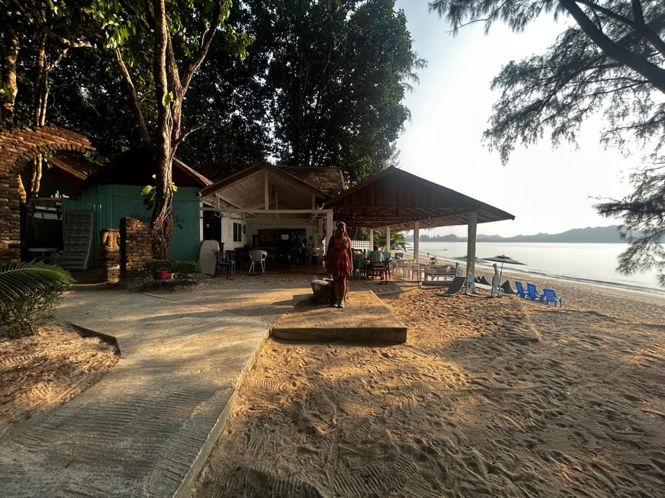 Heaven Beach Resort & Art Resort in Ko Phayam