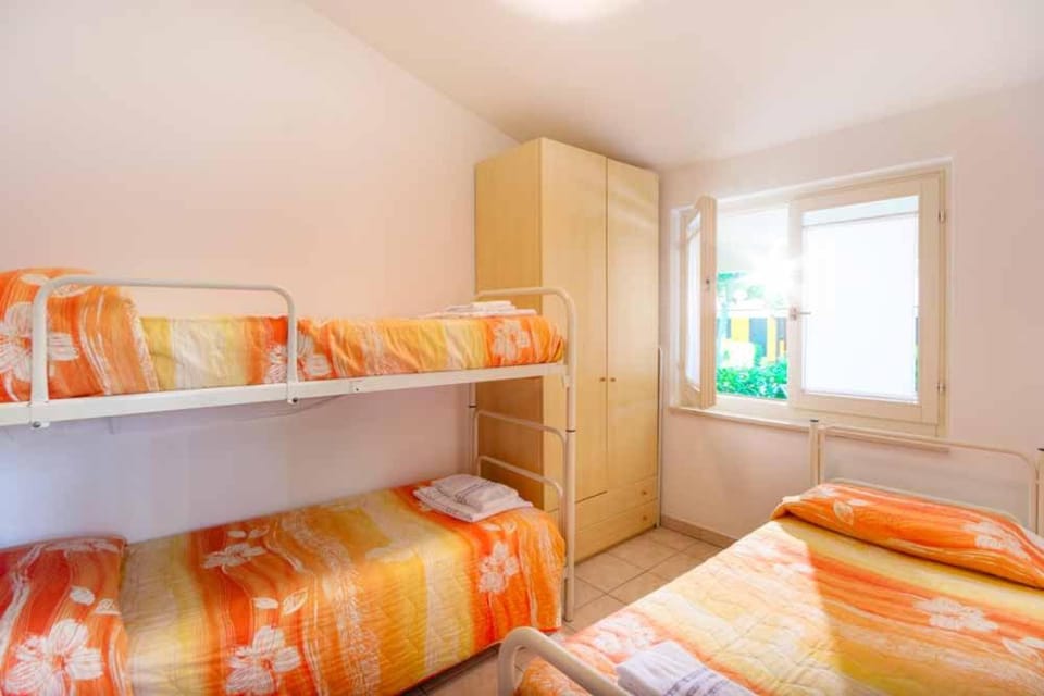 Centro Vacanze Verde Azzurro Campground/ 
RV Resort in Marche