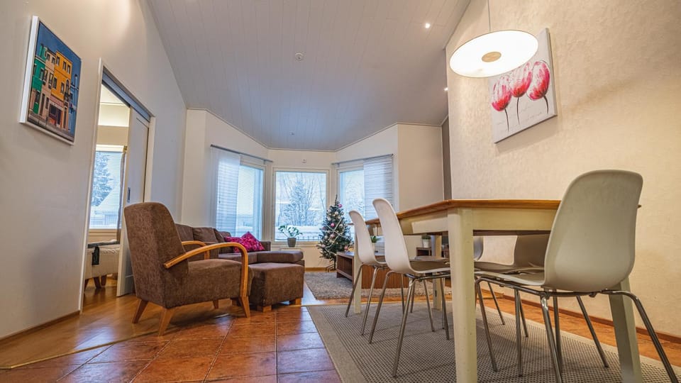 Photo of the whole room, Dining area