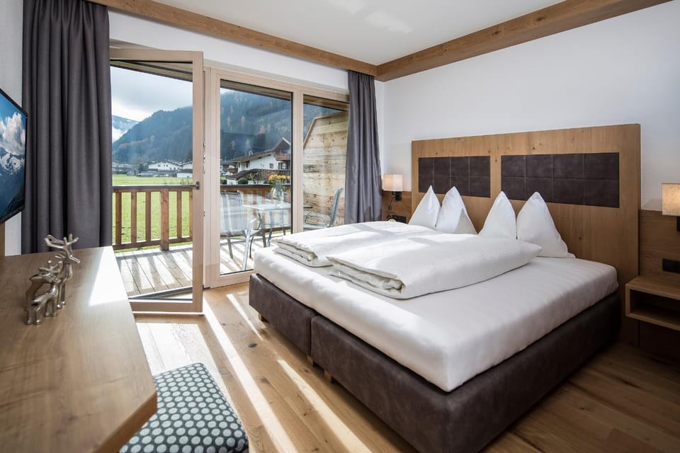 Spring, Winter, Summer, Bedroom, Autumn