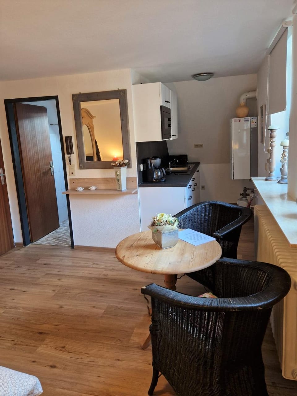 Kitchen or kitchenette, Seating area