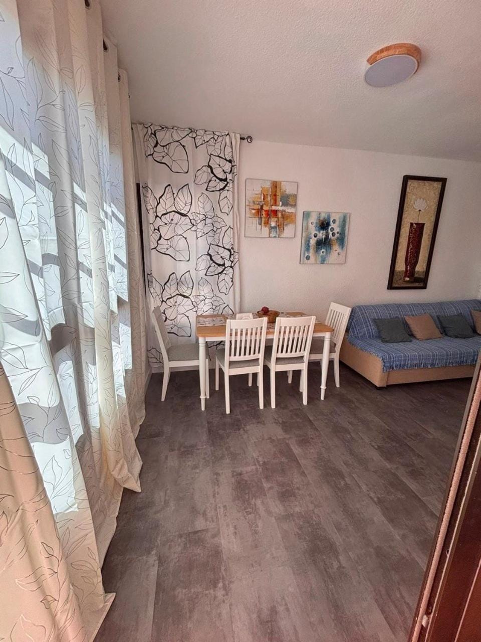 Seating area, Dining area