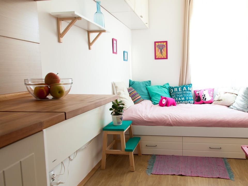 Coffee/tea facilities, Kitchen or kitchenette, Living room, Bedroom