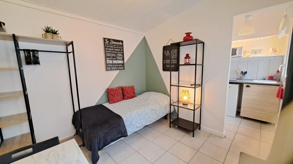 Bed, Photo of the whole room