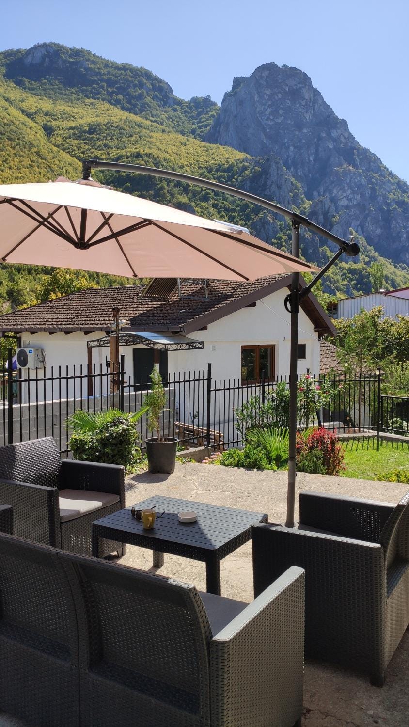 Patio, Nearby landmark, Day, Natural landscape, View (from property/room), Balcony/Terrace, Seating area, Mountain view