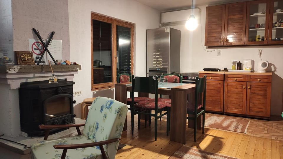 Coffee/tea facilities, Dining area, minibar