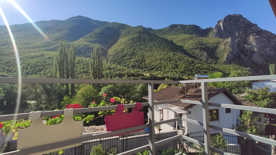 Nearby landmark, Natural landscape, View (from property/room), Balcony/Terrace, Mountain view