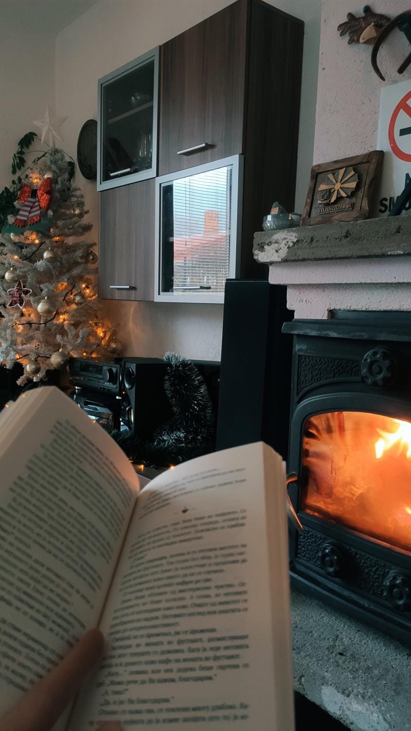 Seating area, fireplace