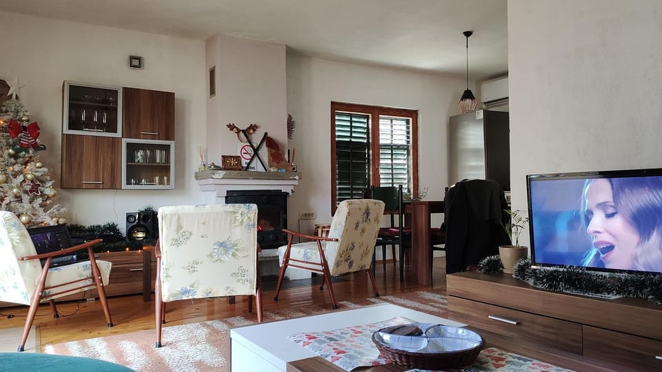 Communal lounge/ TV room, TV and multimedia, Living room, Seating area, Evening entertainment, fireplace